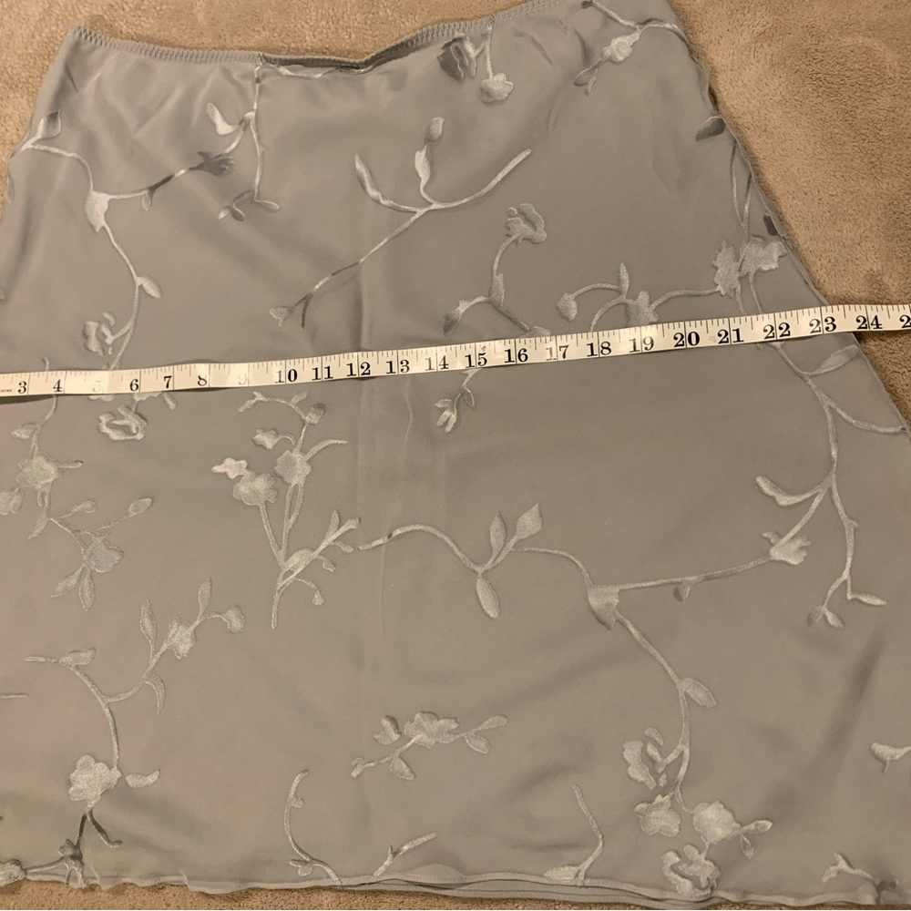 Blushe Impressions Silk/Rayon A-Line Flounce Skirt - Size 10 - Silver - EUC - Picture 4 of 10